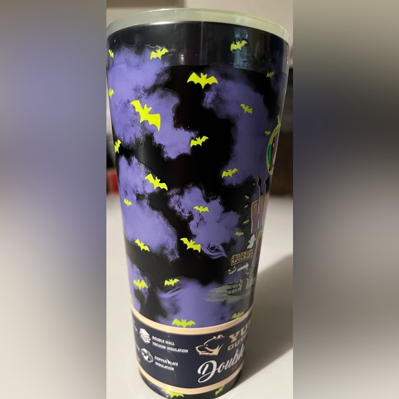 SOLD!Buc-ees 2024 Limited Edition Glow-in-the-Dark Halloween Tumbler- 32 oz- NWT - Picture 5 of 10